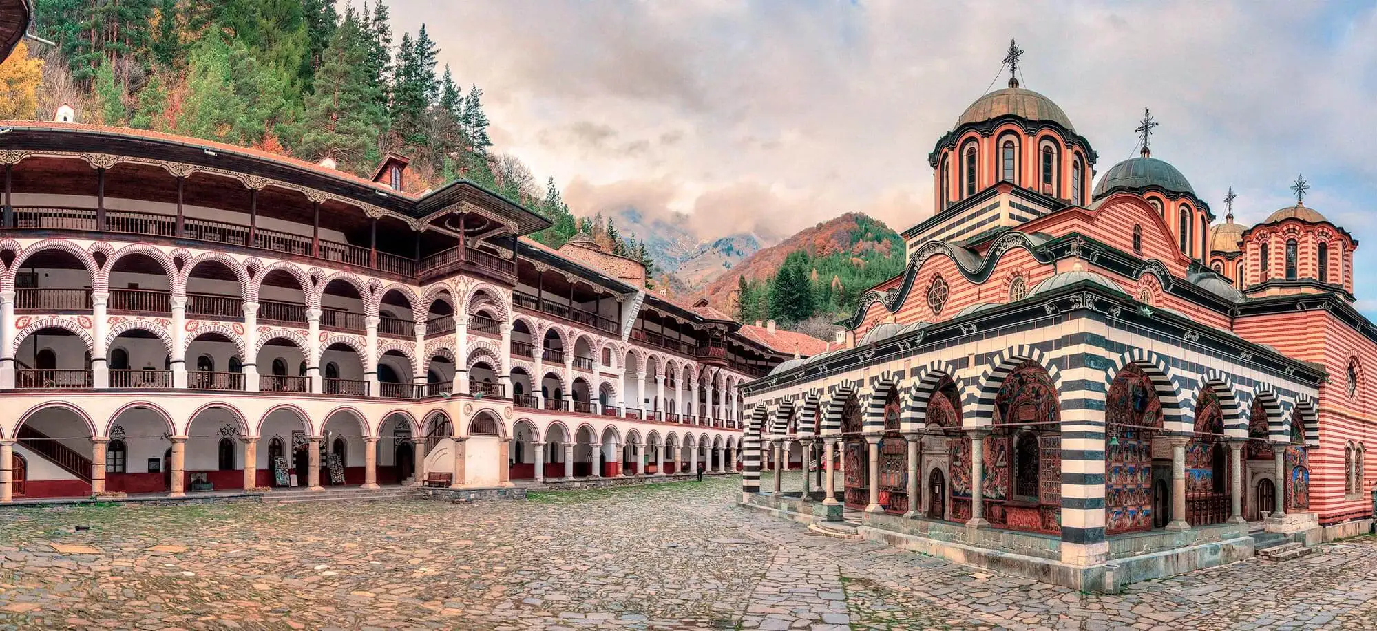 image-viajar-a-bulgaria-monasterio-de-rila-g2.webp - Pangea Viajes