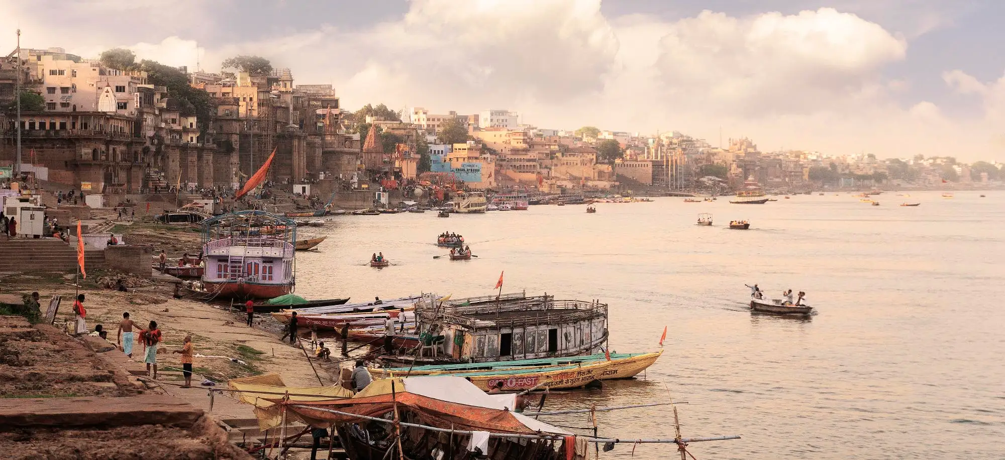 image-viajar-a-india-rio-ganges-g1.webp - Pangea Viajes