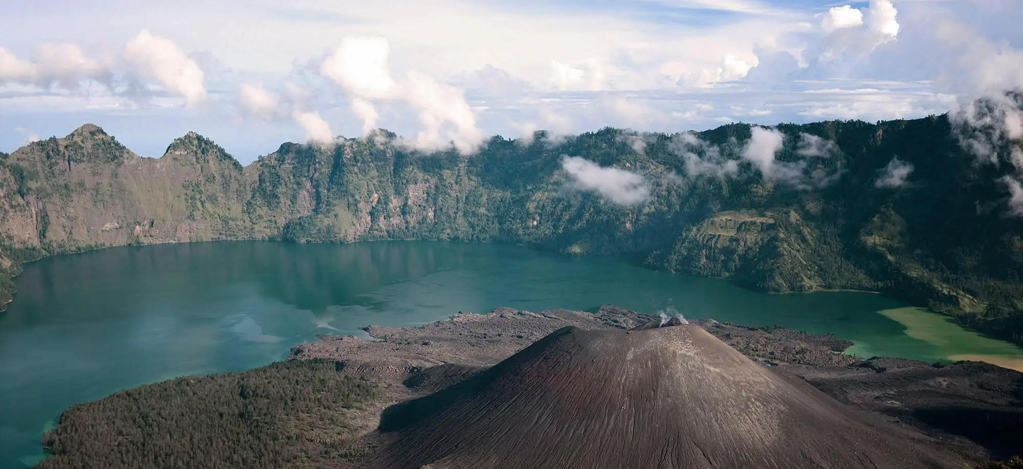image-viajar-a-indonesia-volcanes-g2.webp - Pangea Viajes