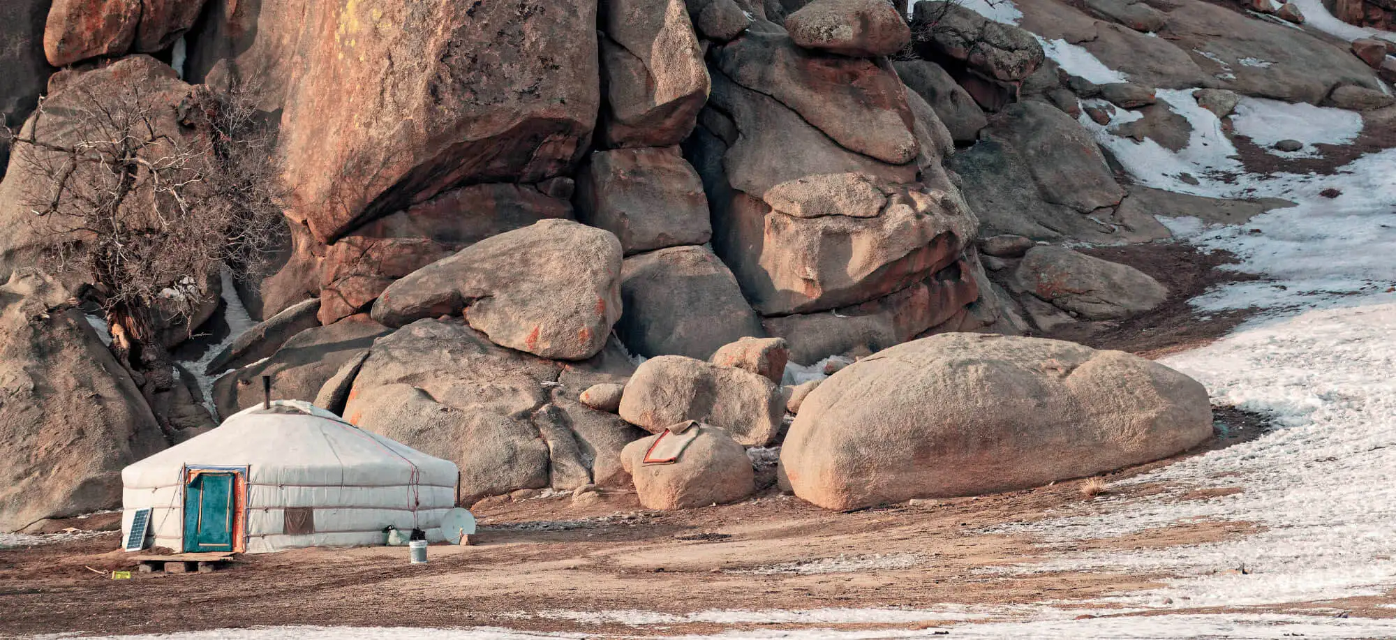 image-viajar-a-mongolia-montañas-de-khogno-khan-g-3.webp - Pangea Viajes