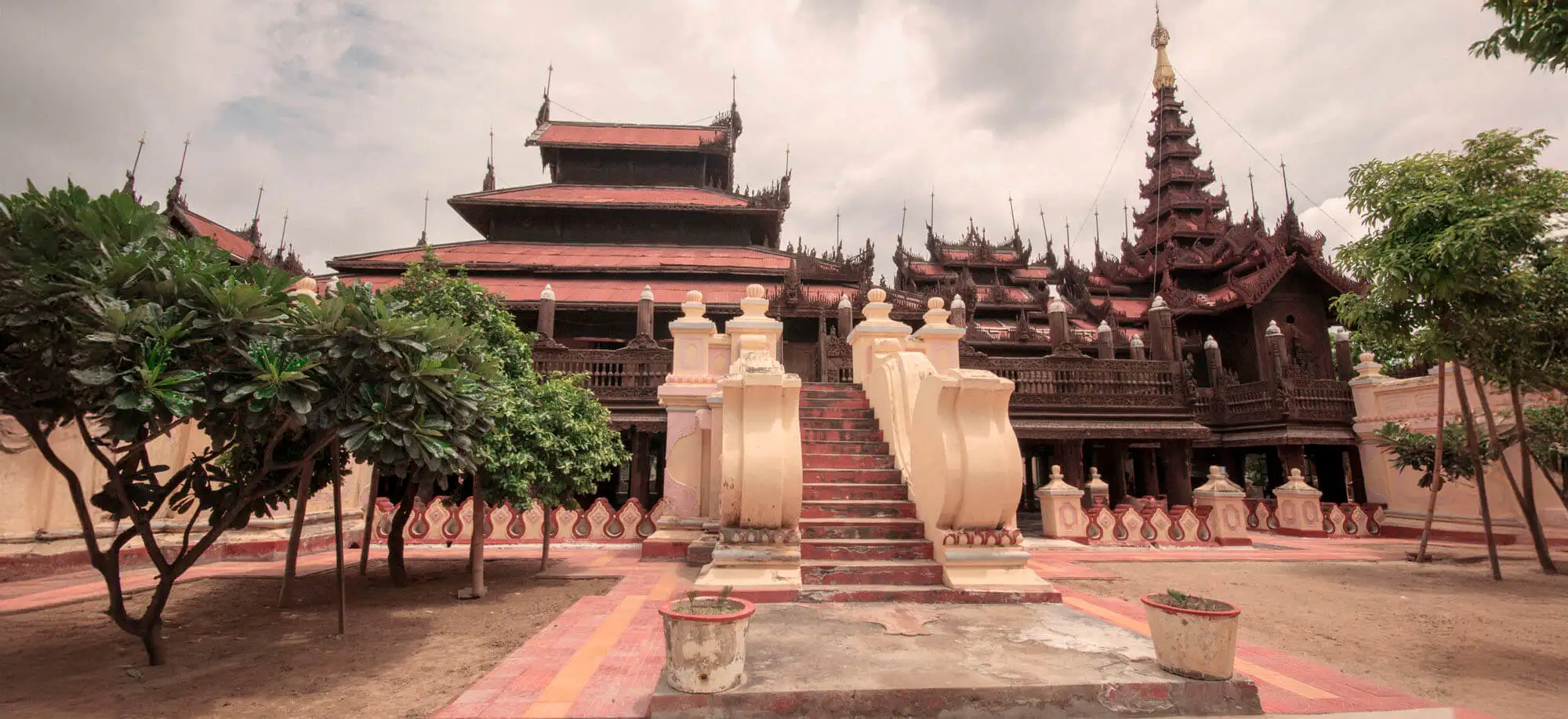 image-viajar-a-myanmar-monasterio-shwenandaw-g-3.webp - Pangea Viajes