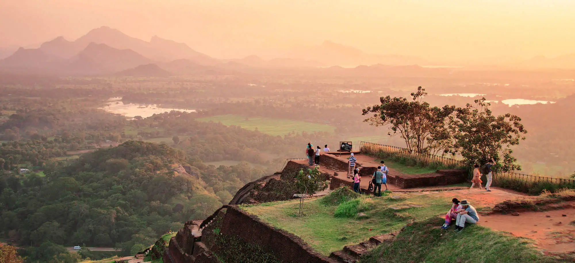 image-viajar-a-sri-lanka-la-roca-de-sigiriya-g1.webp - Pangea Viajes