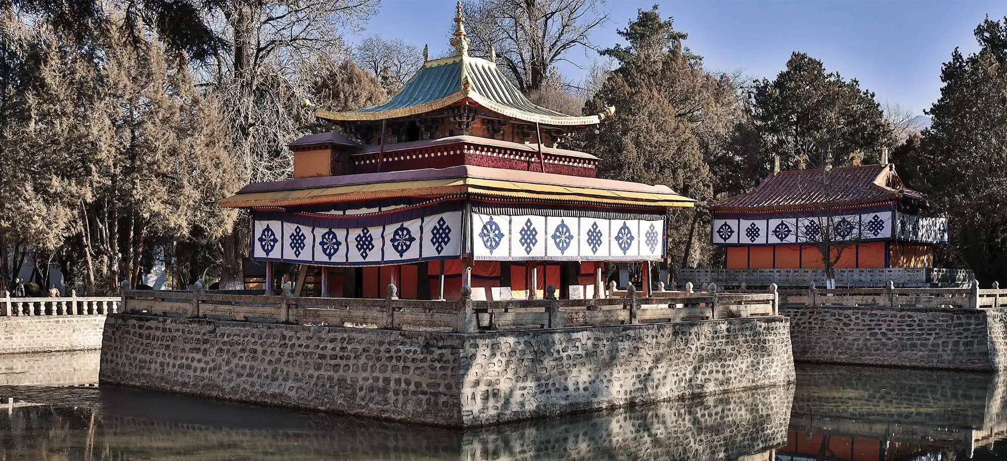 image-viajar-a-tibet-norbulinka-g2.webp - Pangea Viajes