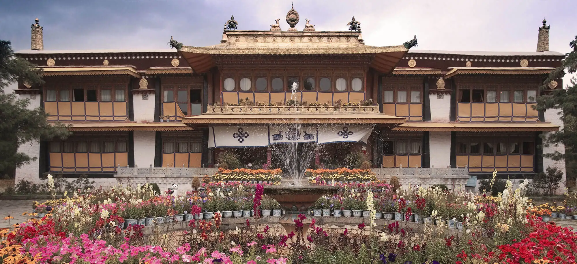 image-viajar-a-tibet-norbulinka-g3.webp - Pangea Viajes